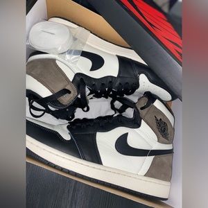 Air Jordan 1 Retro High OG 'Dark Mocha